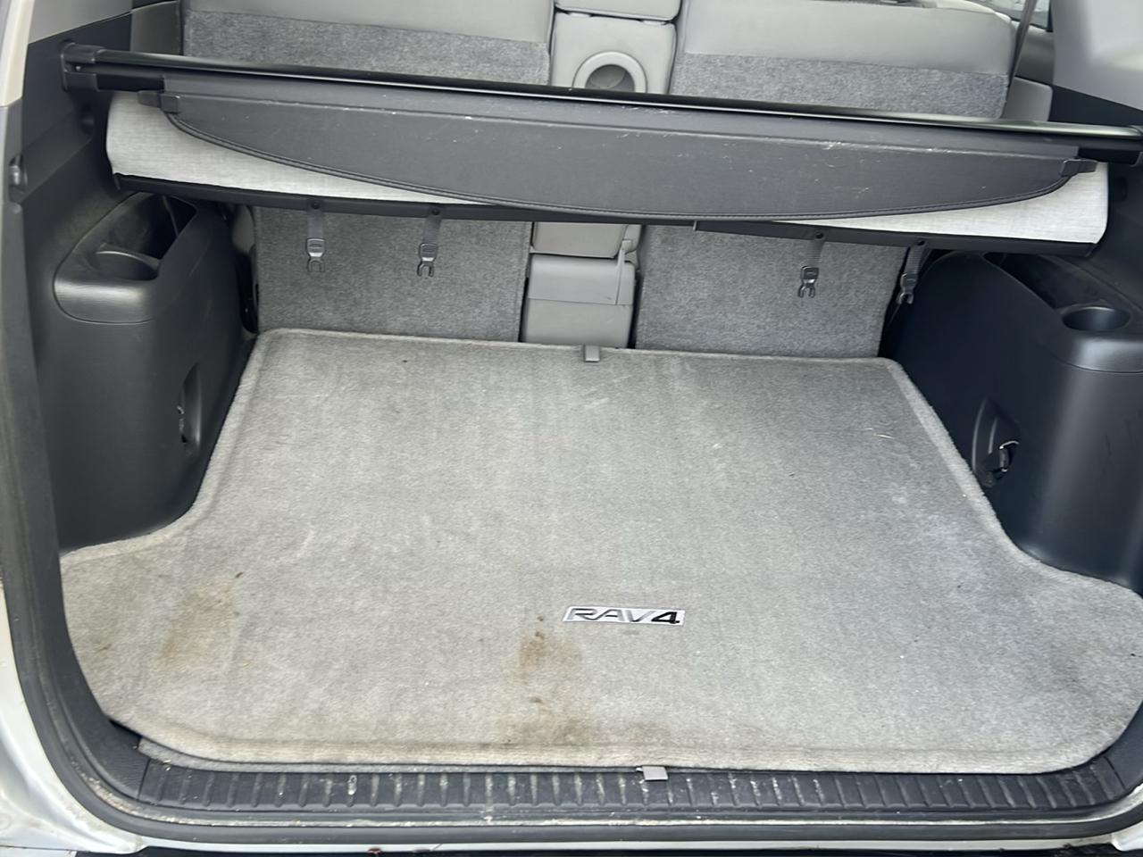 Toyota RAV4 Base V6 4WD 2010