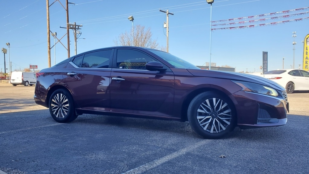 Nissan Altima  2023