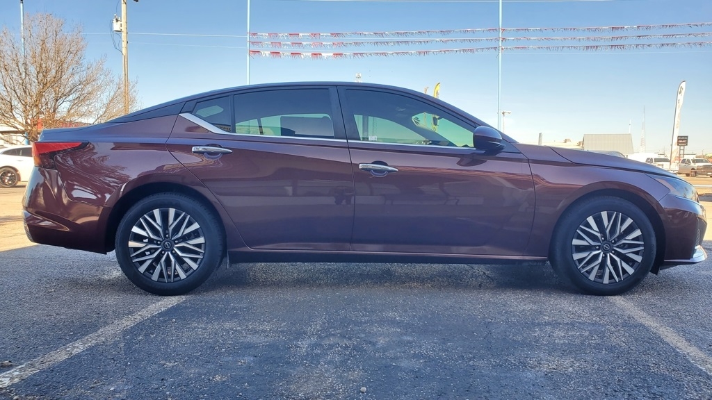 Nissan Altima  2023