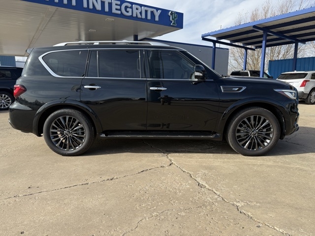 Infiniti QX80  2021