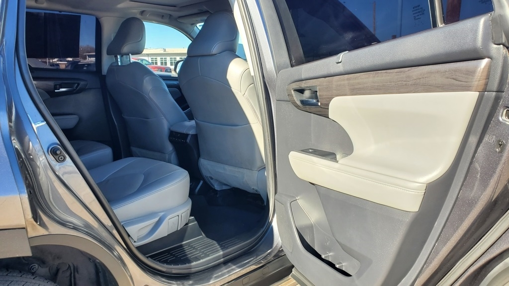 Toyota Highlander  2021