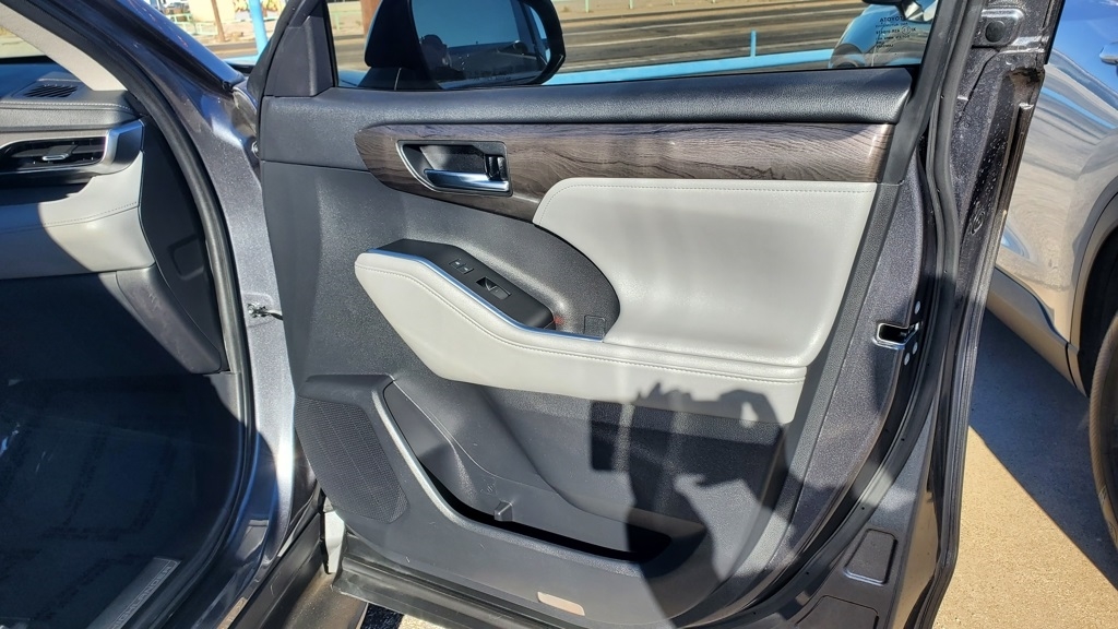 Toyota Highlander  2021