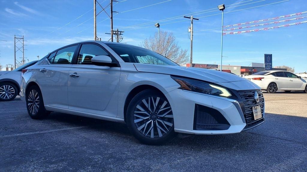 Nissan Altima  2023