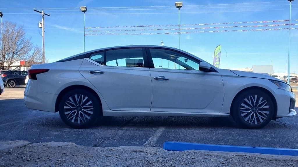 Nissan Altima  2023