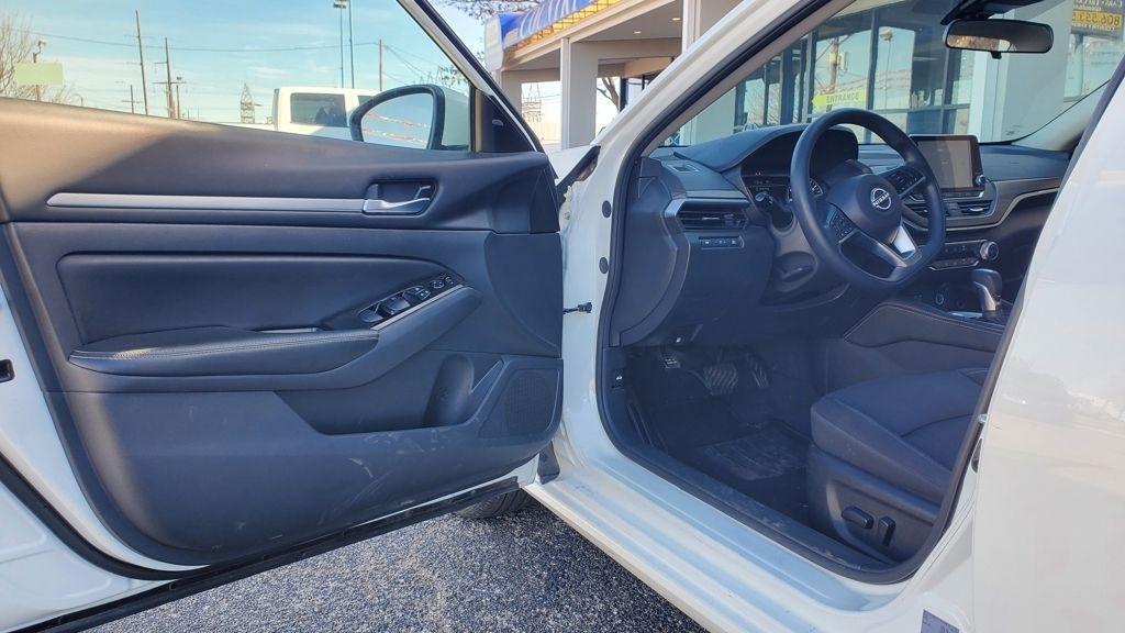 Nissan Altima  2023