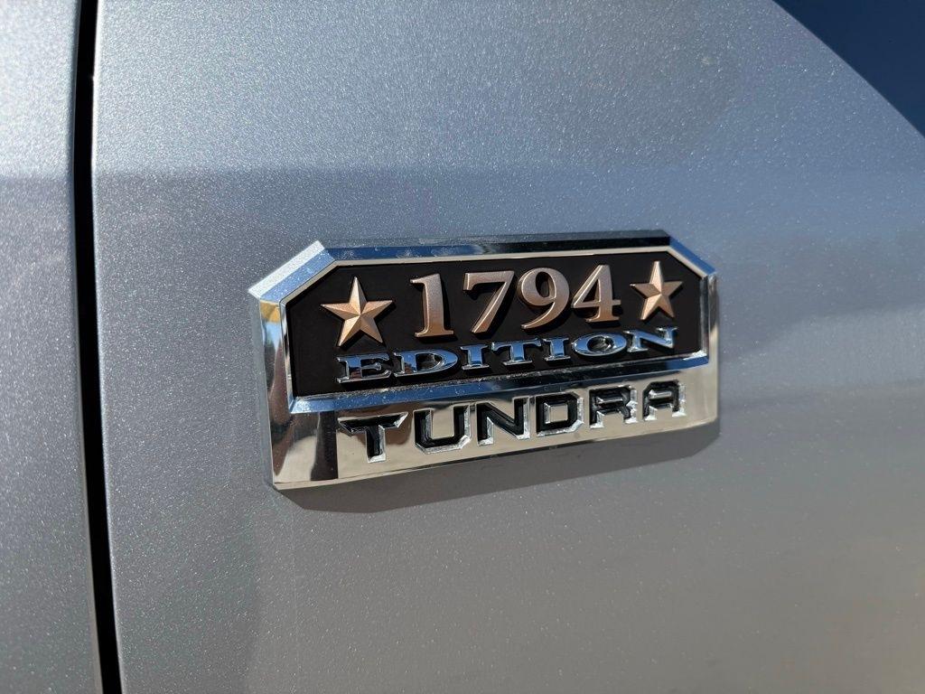 Toyota Tundra  2015
