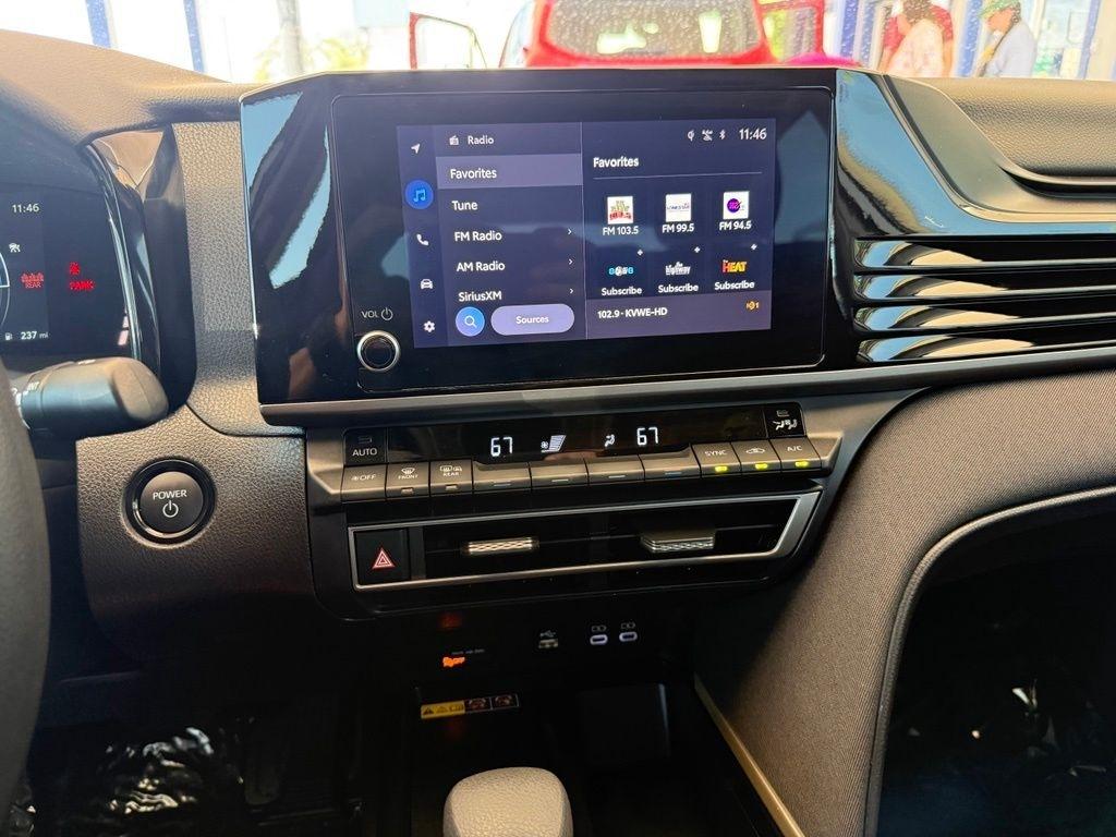 Toyota Camry  2025
