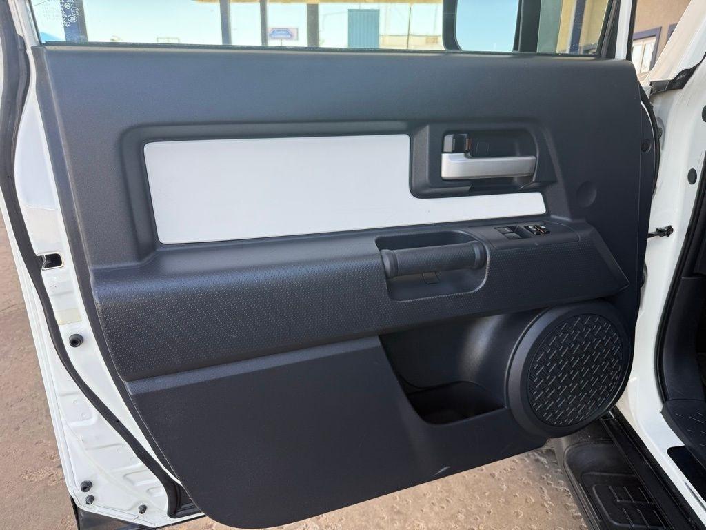 Toyota FJ Cruiser  2012