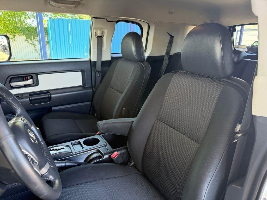 Toyota FJ Cruiser  2012