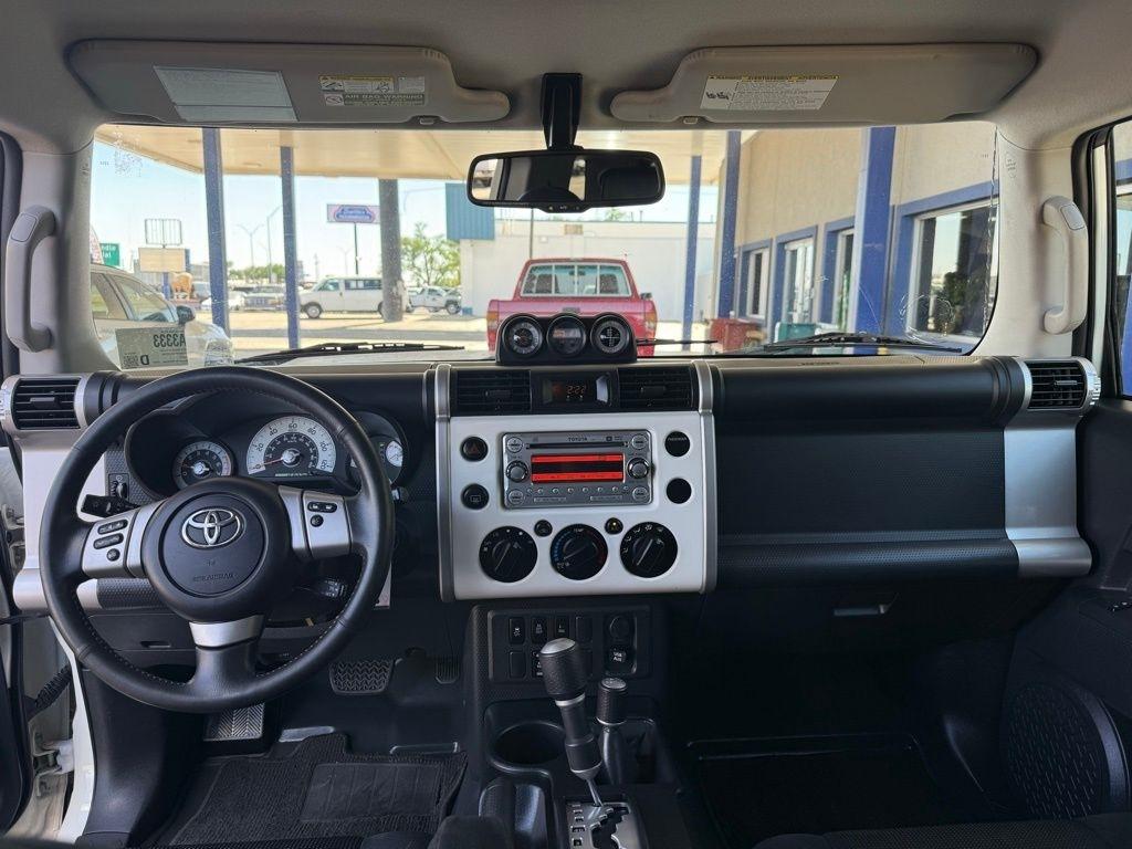 Toyota FJ Cruiser  2012
