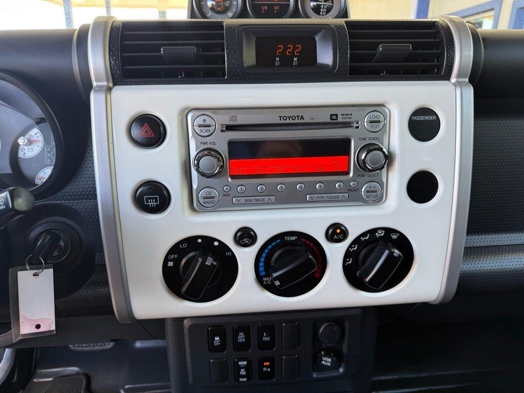 Toyota FJ Cruiser  2012