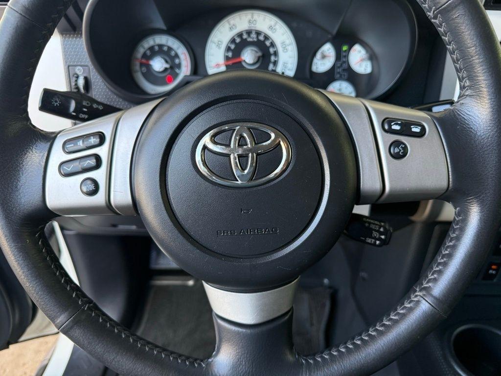 Toyota FJ Cruiser  2012