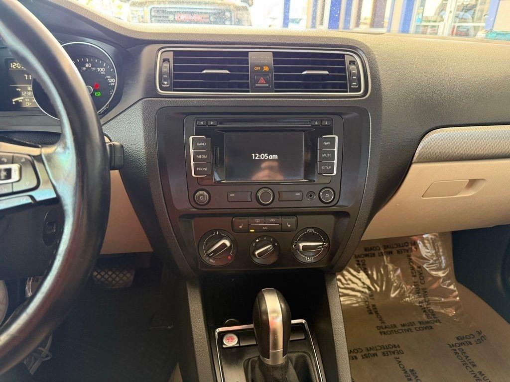 Volkswagen Jetta  2015