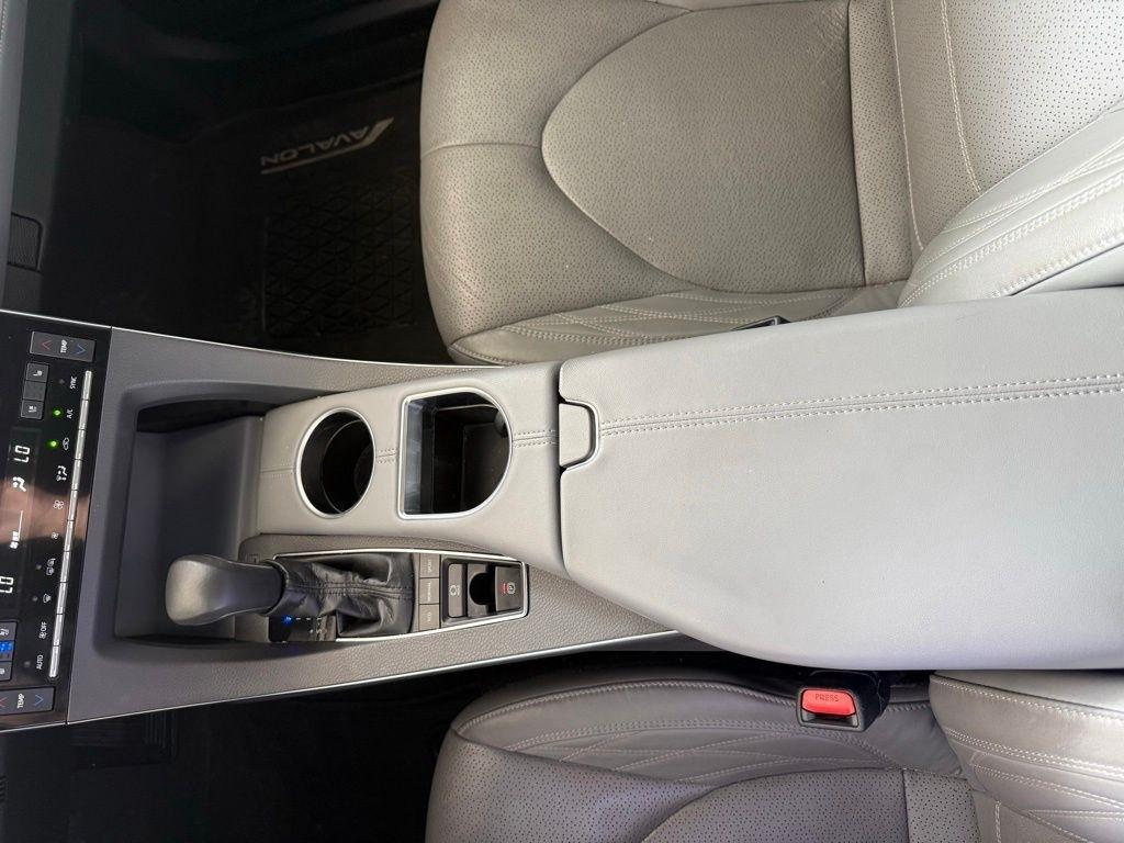 Toyota Avalon  2019