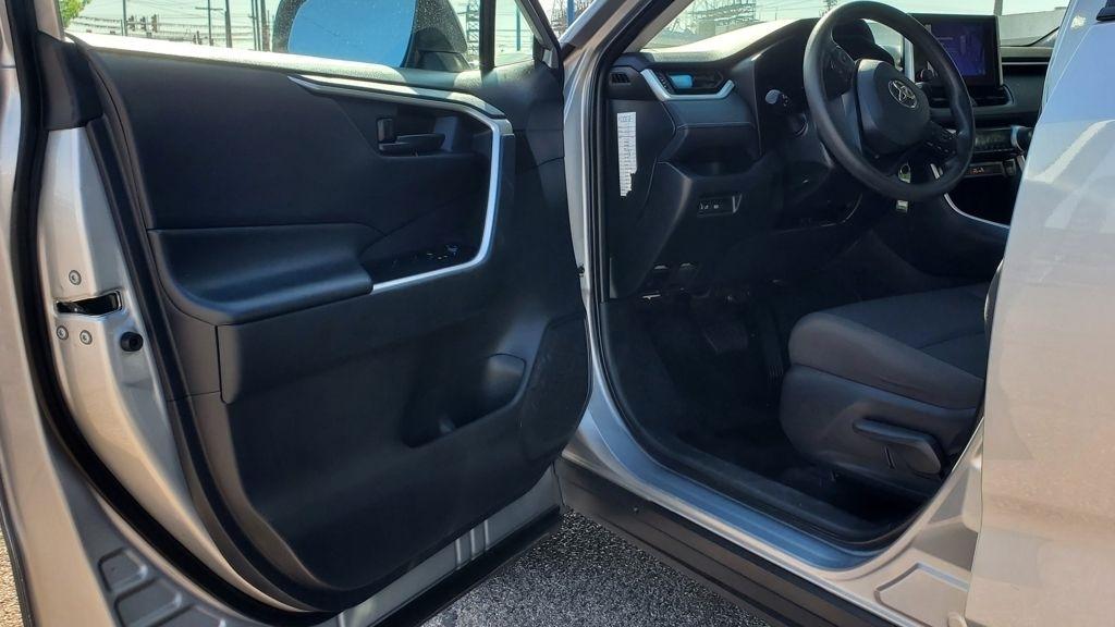 Toyota RAV4  2024
