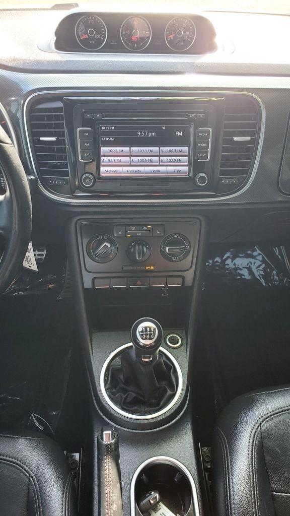 Volkswagen Beetle  2014
