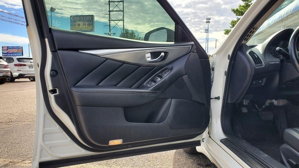 Infiniti Q50  2017