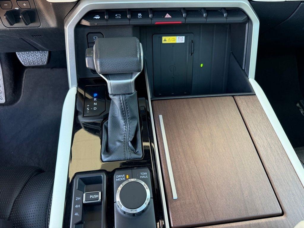 Toyota Sequoia  2024
