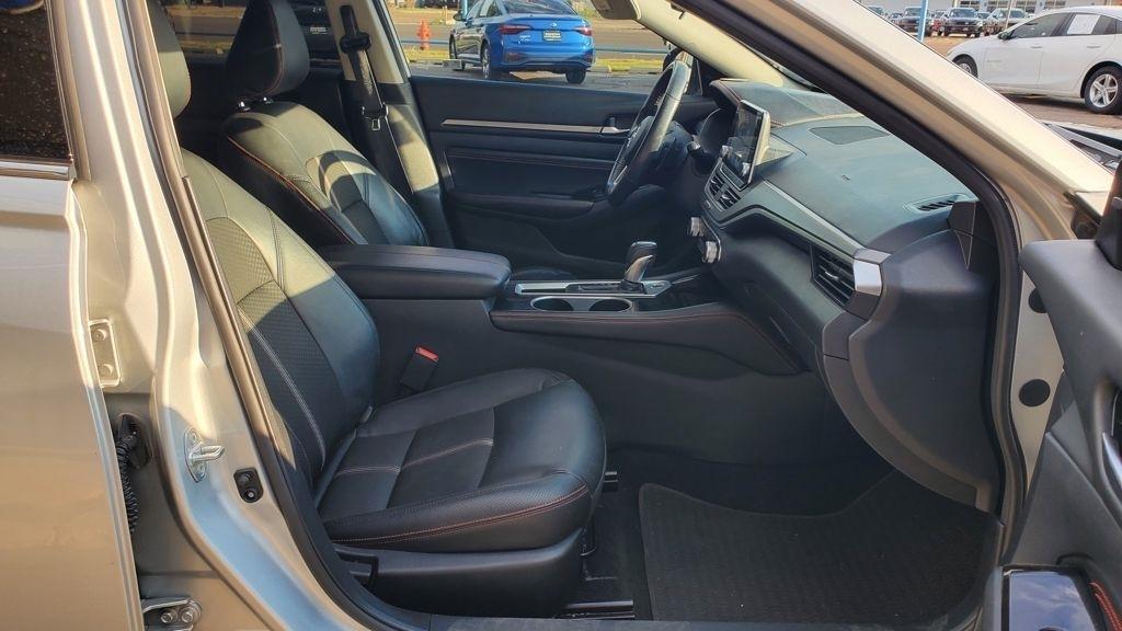 Nissan Altima  2023