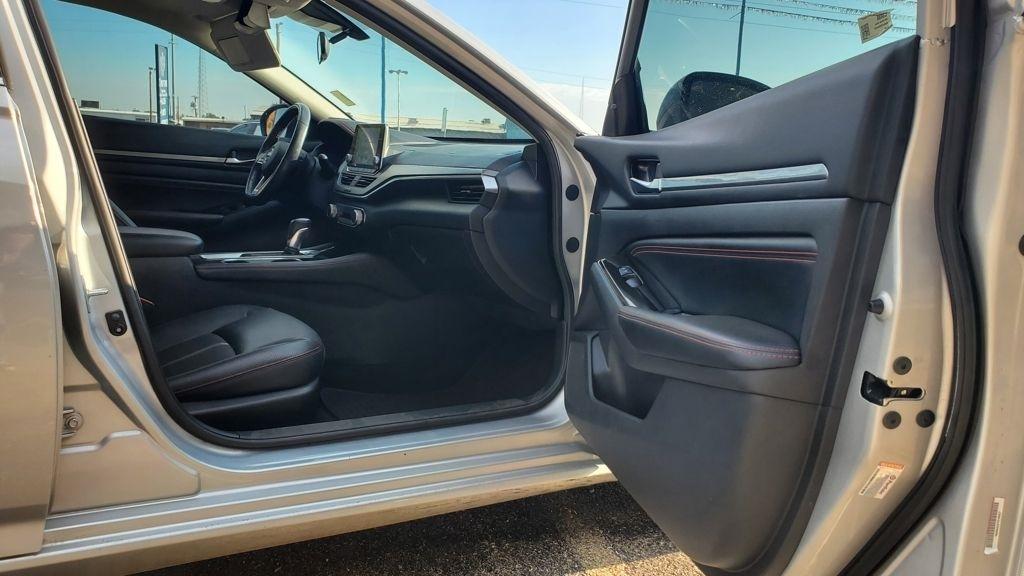 Nissan Altima  2023