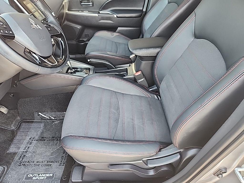 Mitsubishi Outlander Sport  2025
