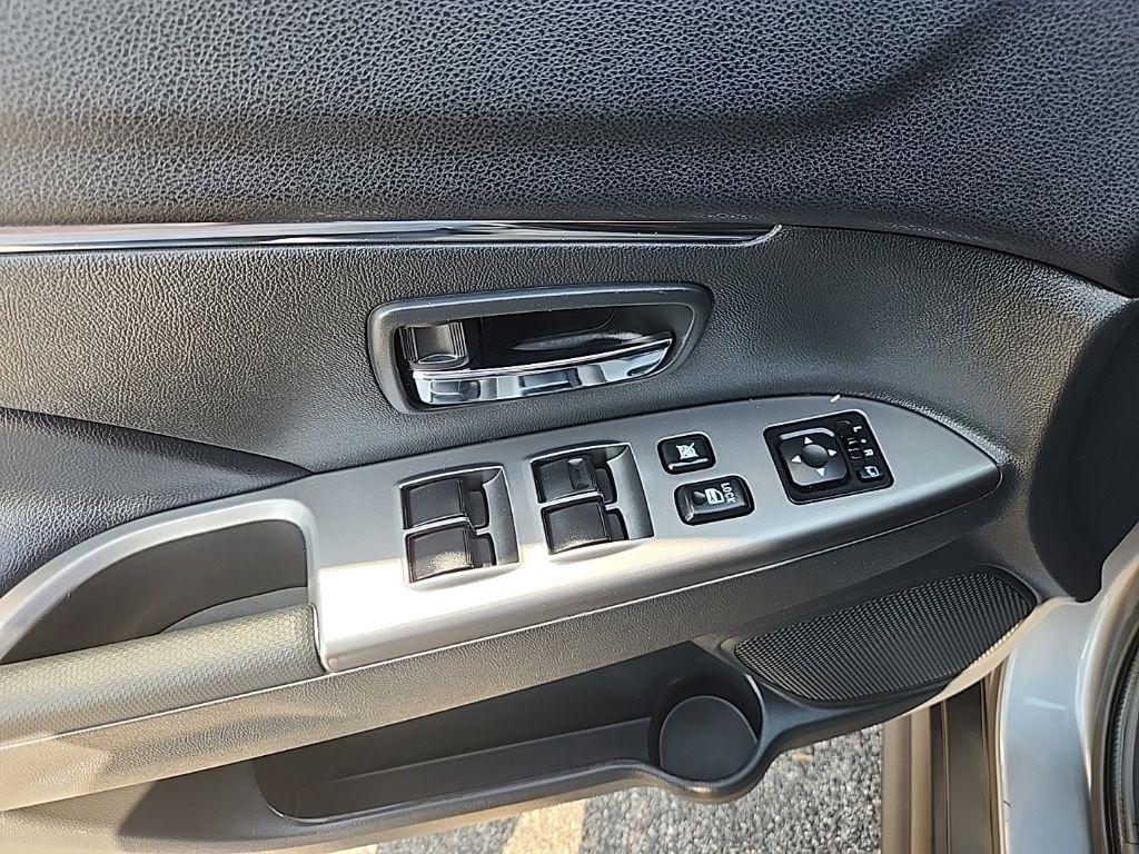 Mitsubishi Outlander Sport  2025
