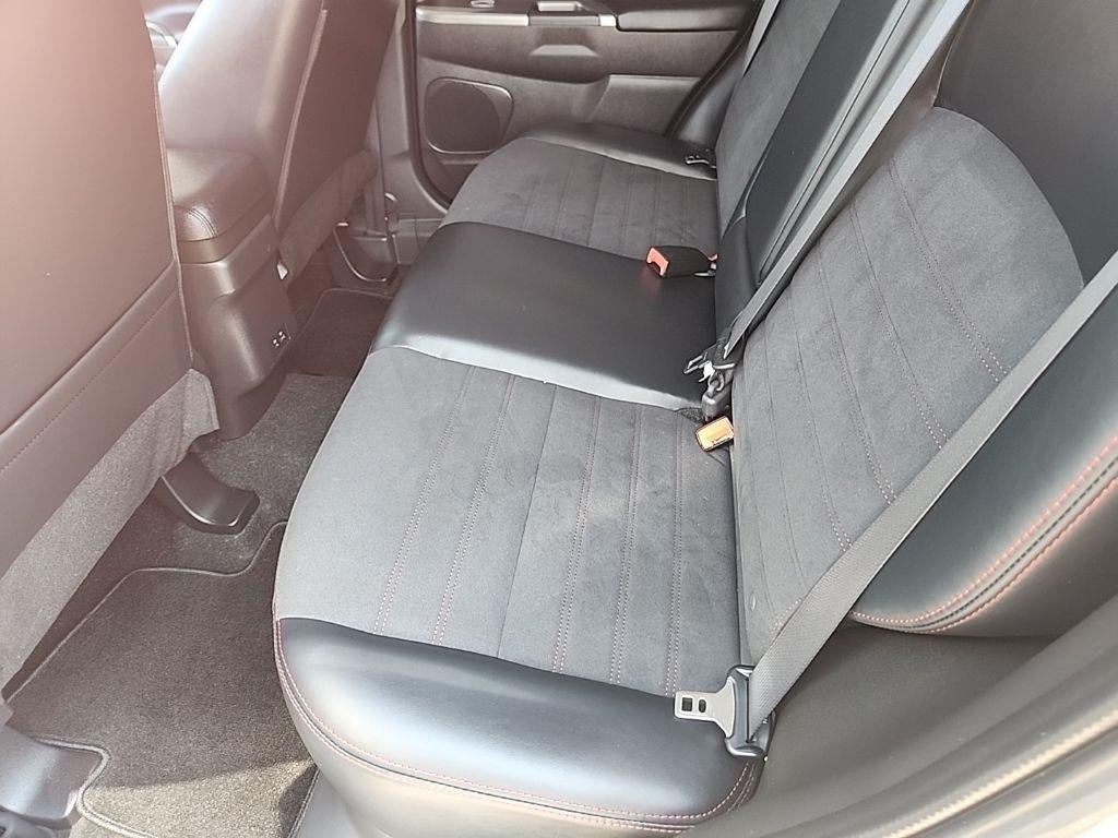 Mitsubishi Outlander Sport  2025
