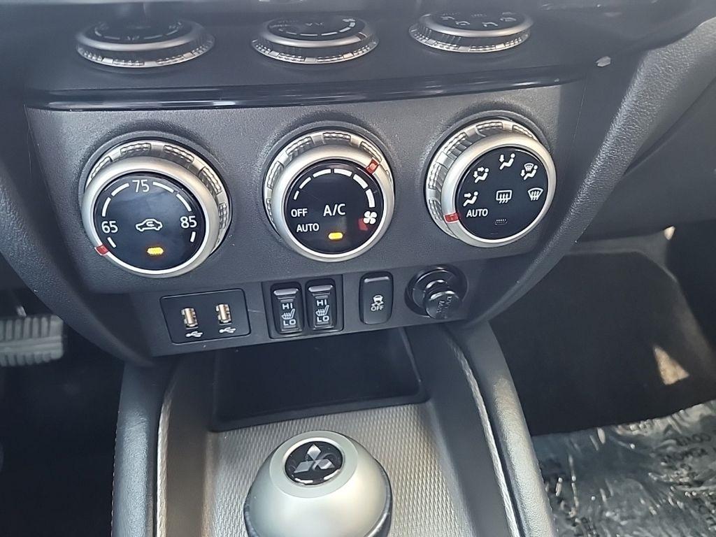 Mitsubishi Outlander Sport  2025