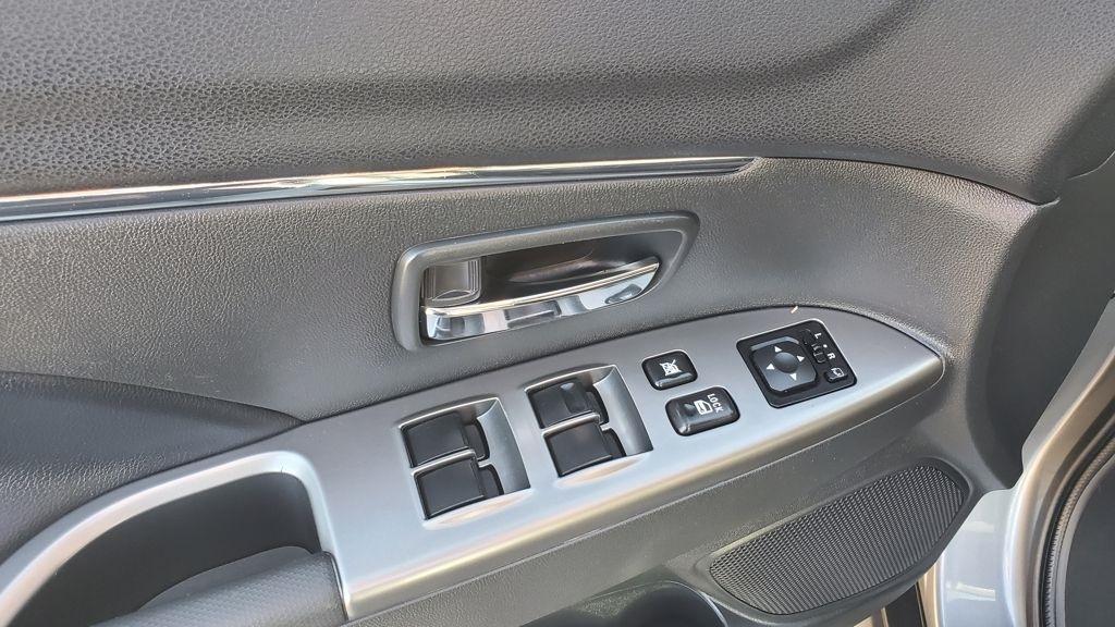 Mitsubishi Outlander Sport  2025