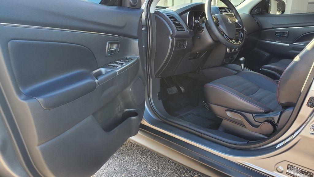Mitsubishi Outlander Sport  2025