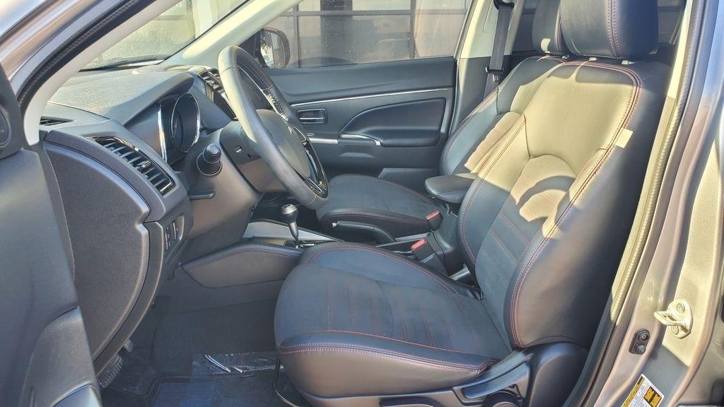 Mitsubishi Outlander Sport  2025