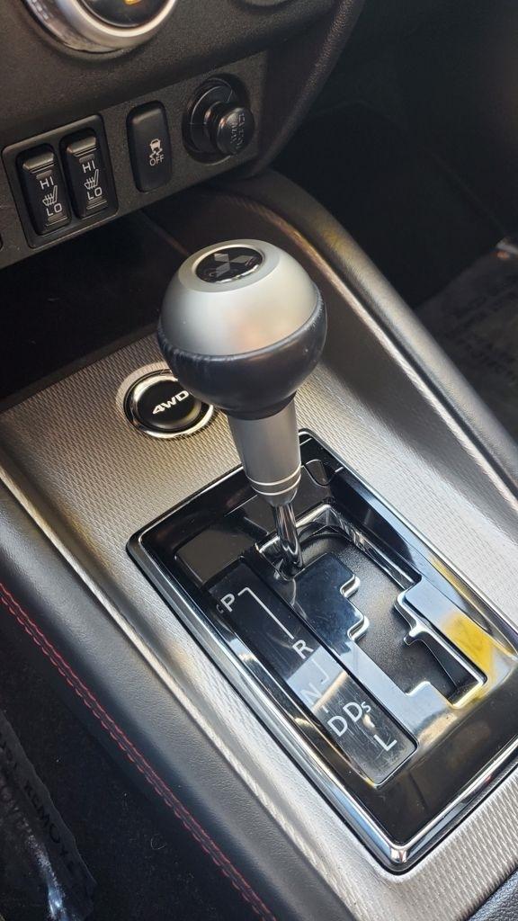 Mitsubishi Outlander Sport  2025