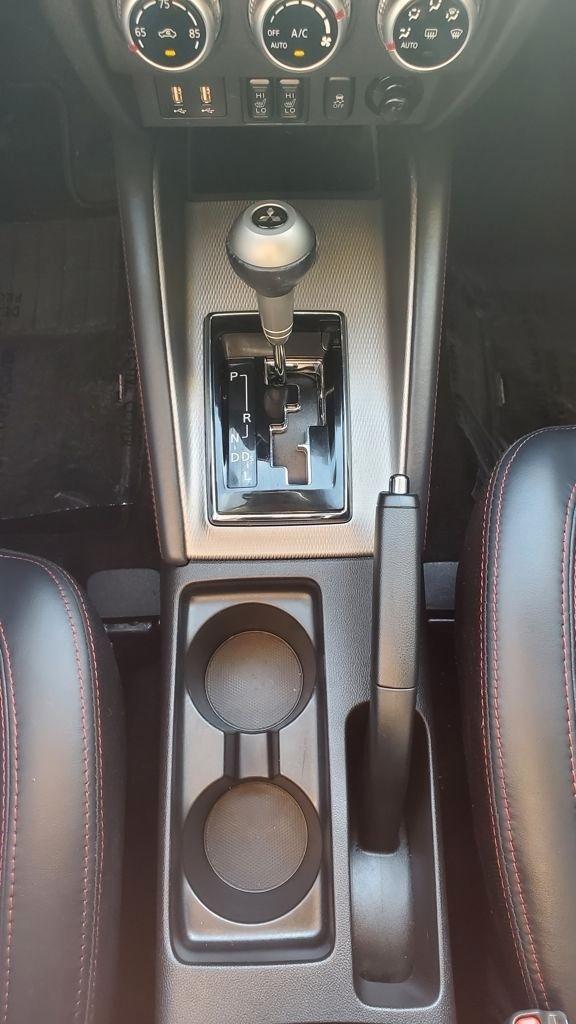 Mitsubishi Outlander Sport  2025