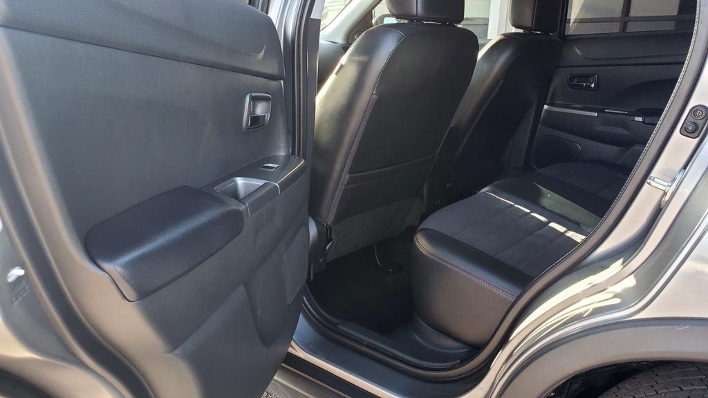 Mitsubishi Outlander Sport  2025
