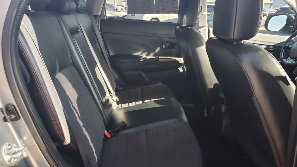 Mitsubishi Outlander Sport  2025