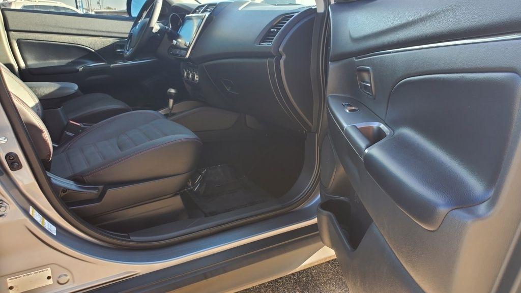 Mitsubishi Outlander Sport  2025