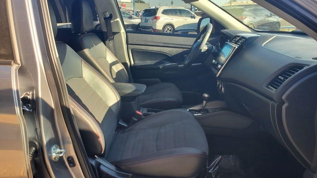 Mitsubishi Outlander Sport  2025