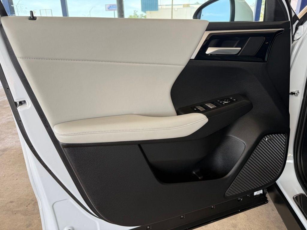 Mitsubishi Outlander  2025