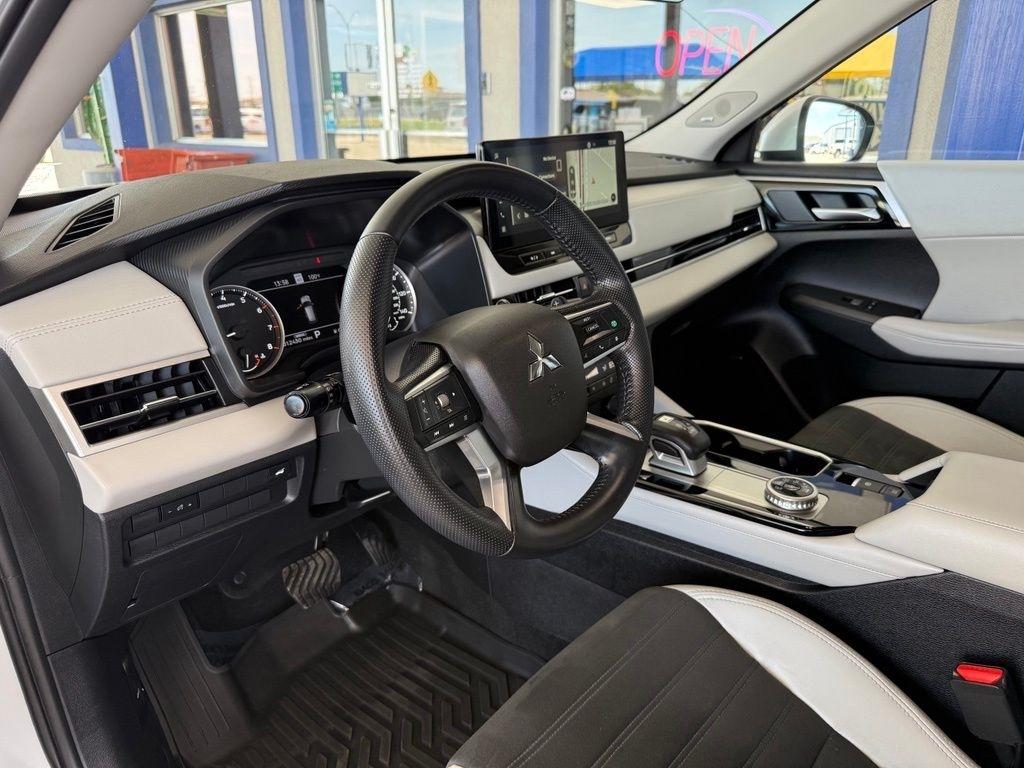Mitsubishi Outlander  2025