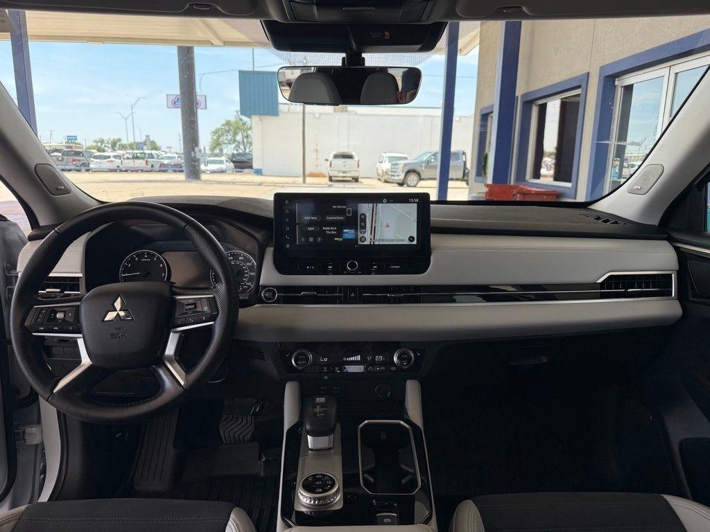 Mitsubishi Outlander  2025