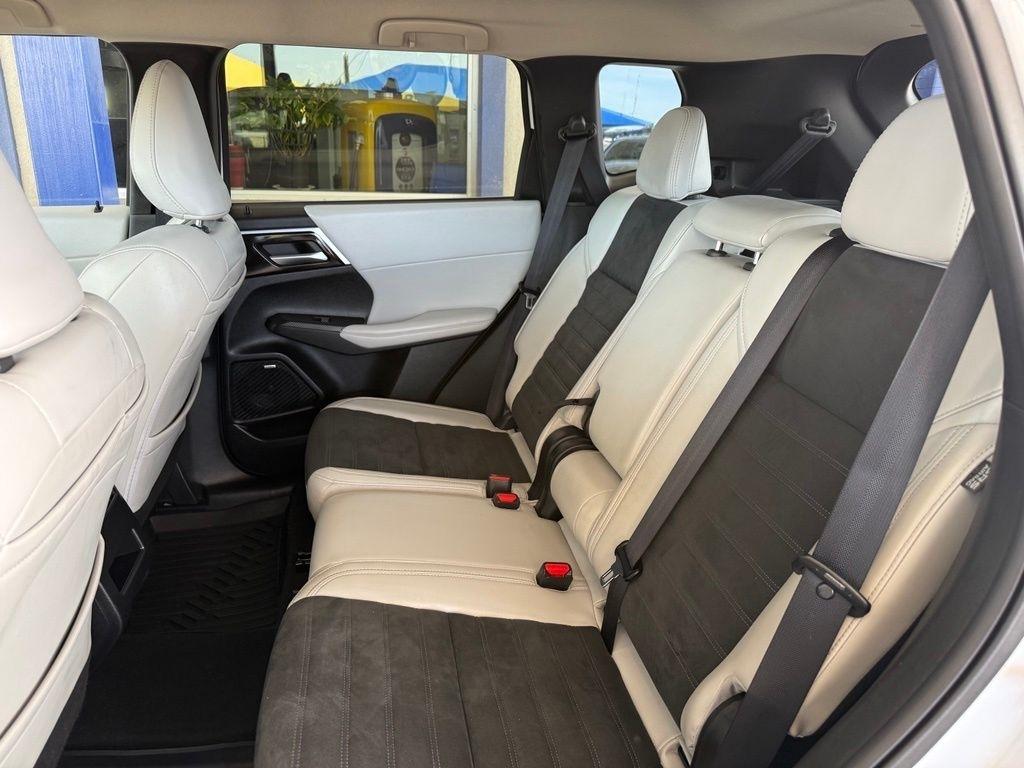 Mitsubishi Outlander  2025
