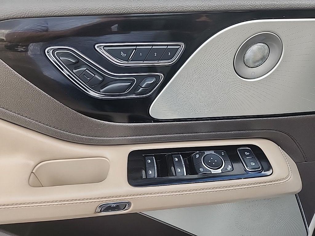 Lincoln Aviator  2020