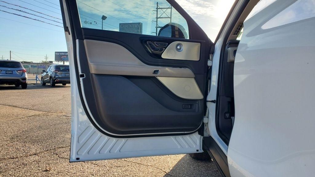 Lincoln Aviator  2020