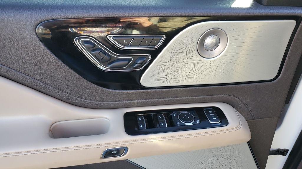 Lincoln Aviator  2020