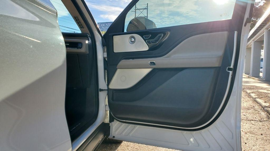 Lincoln Aviator  2020
