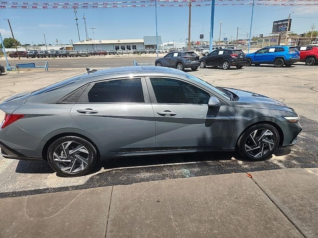 Hyundai Elantra  2024