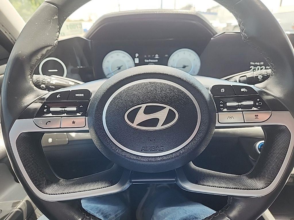 Hyundai Elantra  2024