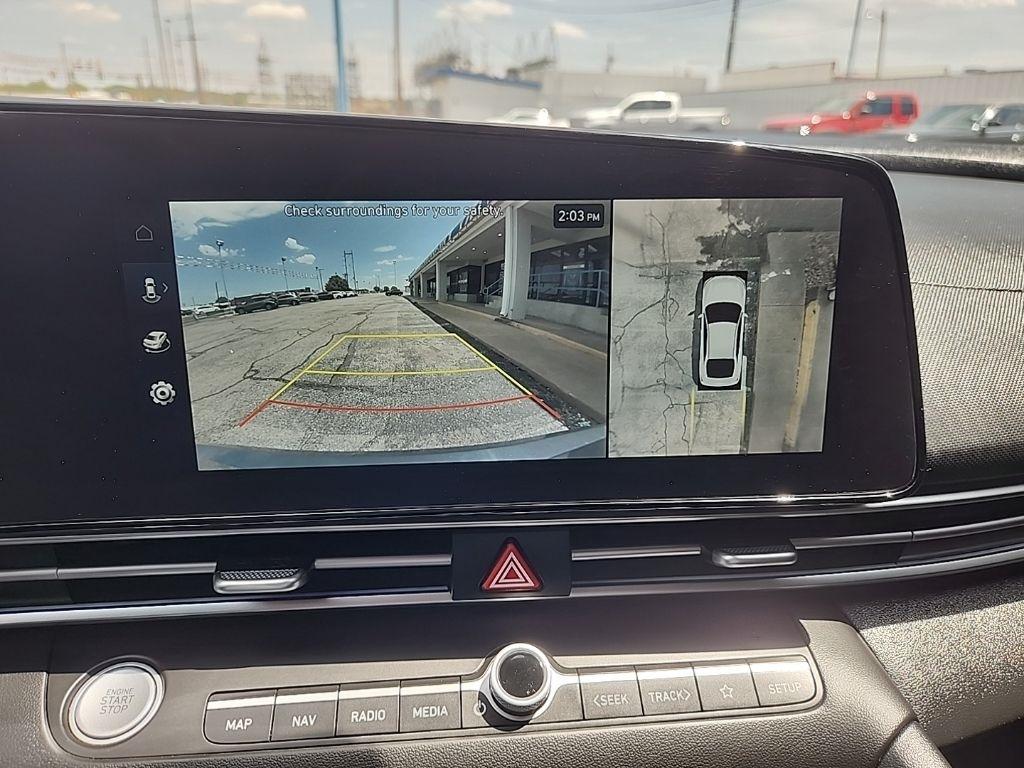 Hyundai Elantra  2024
