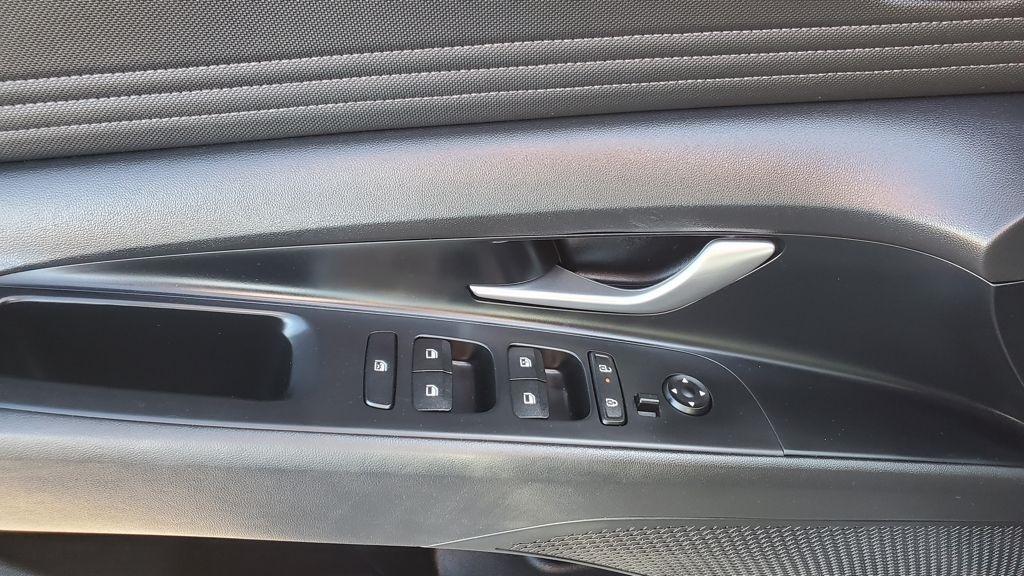 Hyundai Elantra  2024
