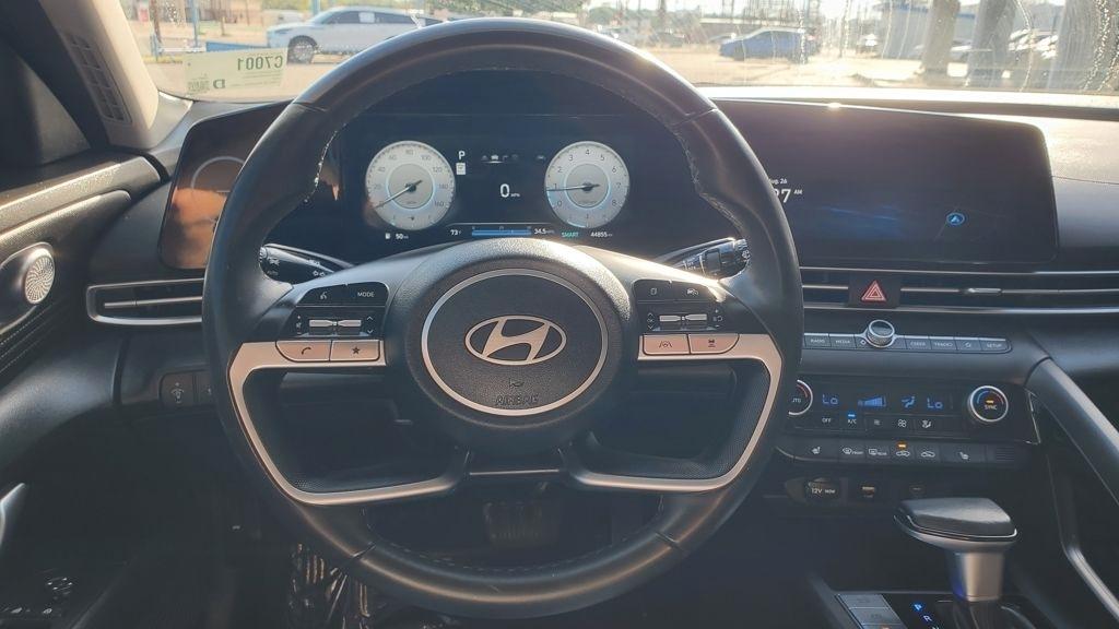 Hyundai Elantra  2024